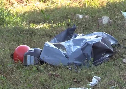 Idoso se mexe em saco durante reportagem após Samu constatar óbito