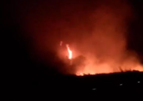 Vídeo: Incêndio consome mata e desespera moradores na AM-070