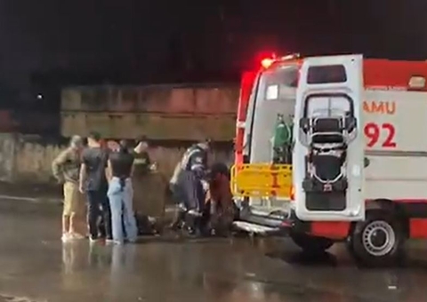 Casal fica ferido em acidente entre carro e moto em Itacoatiara