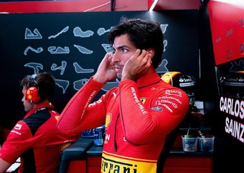 Sainz faz o melhor tempo e é pole na Itália