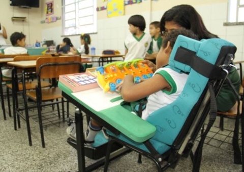 Matrículas e transferências de alunos especiais da rede pública começam amanhã no Amazonas