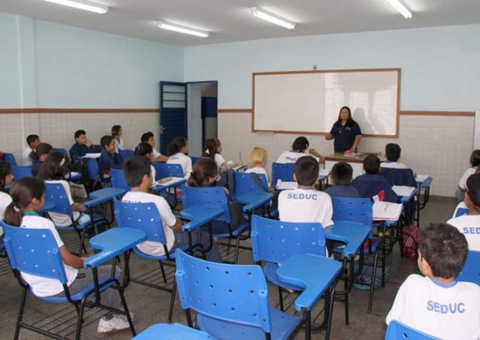 Salas de aula de Autazes ganham mobília por mais de R$ 730 mil