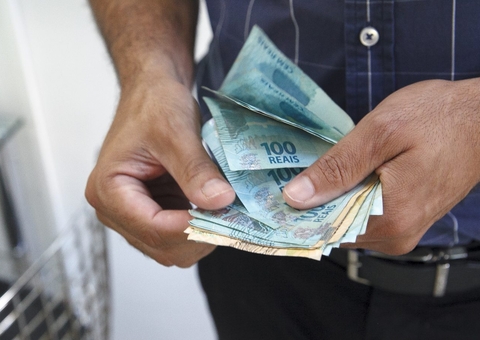 Prefeitura é condenada a indenizar servidor por atraso de salário no Amazonas