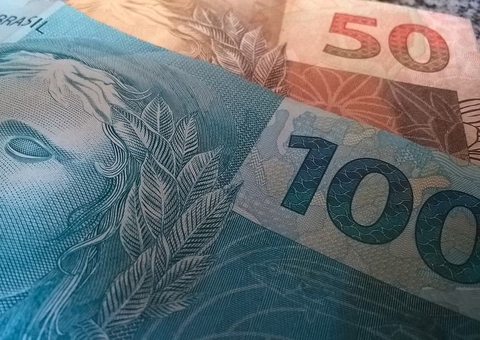 Salário mínimo será de R$ 1.212 a partir de janeiro, confirma Bolsonaro