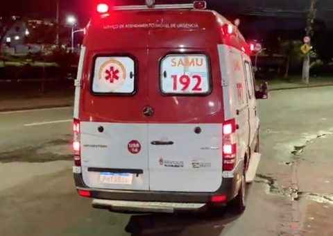 Homem desmaia após ser espancado a pauladas em Manaus