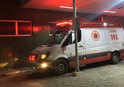 Criança fica ferida após moto ser esmagada por ônibus no Manoa