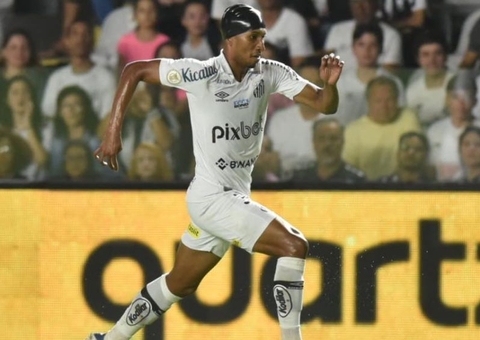Trio treina com bola e pode reforçar o Santos contra o Fluminense na Vila