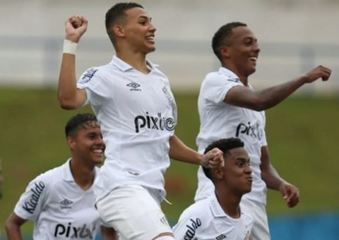 Quase um mês após eliminação, Santos repete estratégia e falha por reforços