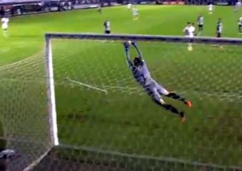 Santos sofre, mas vence o Botafogo na Vila Belmiro com Lisca na torcida