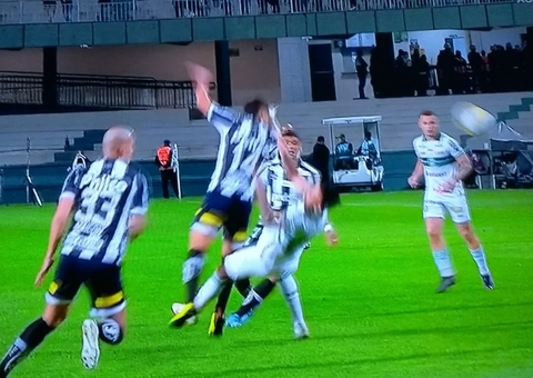 Com gol no fim, Santos vence Coritiba pelo Brasileirão