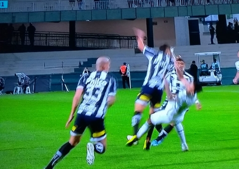 Desprestigiado no Corinthians, Luan é bem avaliado no Santos