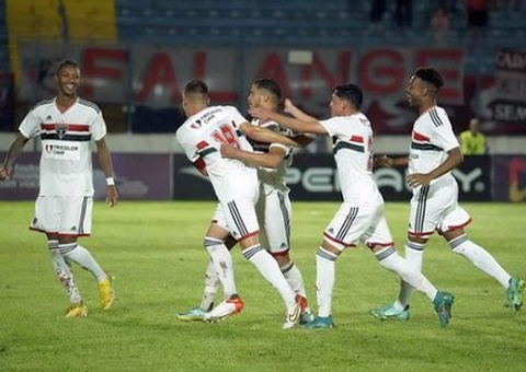 São Paulo busca sua primeira vitória na Neo Química contra Corinthians