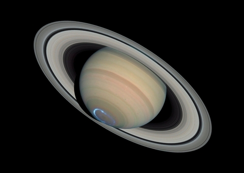 Pesquisadores começam a acreditar na existência de vida em lua de Saturno