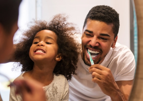 Hábitos com a higiene bucal previnem doenças graves
