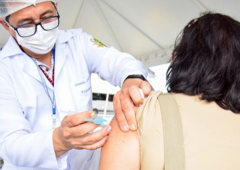 Profissionais da saúde que perderam imunização podem se vacinar hoje 