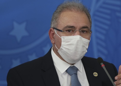 Queiroga pede estudo para fim de máscara de proteção no Brasil