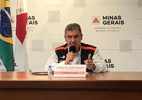 Secretário de Saúde de Minas Gerais é afastado após furar fila da vacina