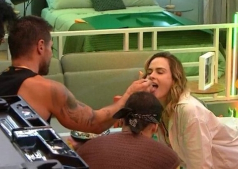 Ana Paula flerta com Jonas, é rejeitada e ameaça beijá-lo na frente de Maxiane