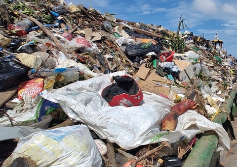 Garis encontram perna humana durante recolhimento de lixo em igarapé de Manaus