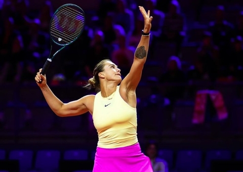 Revigorada, Sabalenka luta para manter liderança obtida com descanso forçado