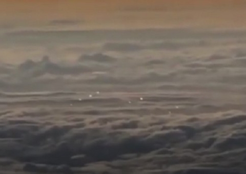 Piloto flagra uma frota de OVNIS no Oceano Pacífico; Assista o vídeo 
