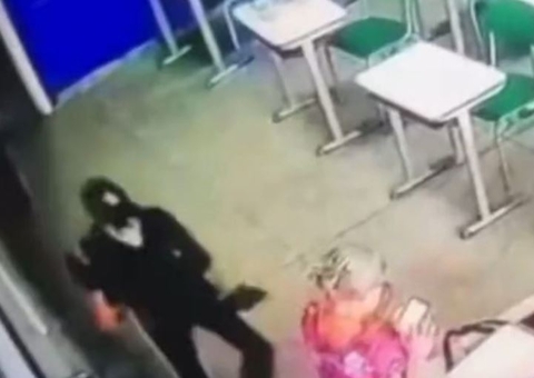 Adolescente que matou professora em escola treinou facadas em travesseiro