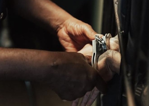 Sobrinho é preso por maltratar e manter idosa em cárcere privado em Manaus