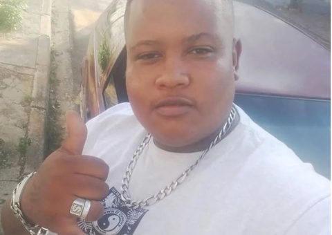 Jovem morre na frente de hospital após ter atendimento negado por falta de maca para obeso