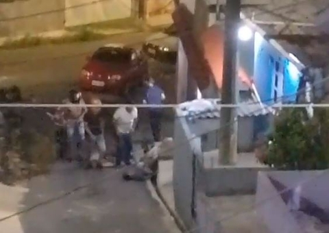 Vascaínos invadem bar e agridem flamenguistas a pauladas em Manaus, veja vídeos
