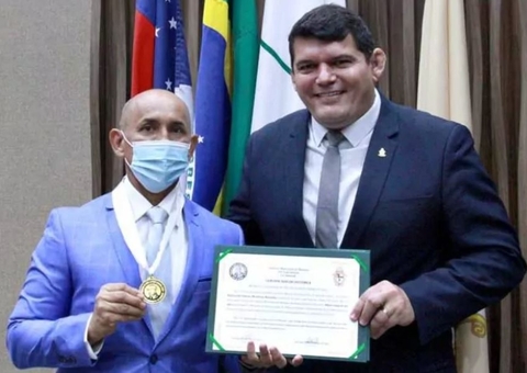 CMM vai retirar medalha de honra concedida a policial que agrediu advogado em Manaus
