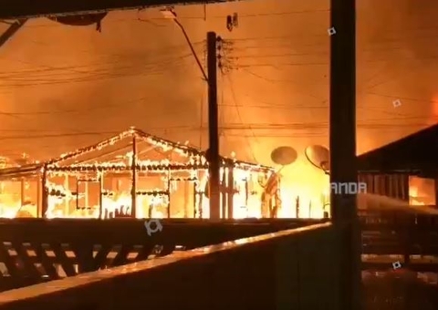 Criança de 9 anos ferida em incêndio está internada em Nhamundá