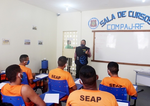 Curso de Mecânico de Refrigeração é oferecido a presos de cadeias do Amazonas
