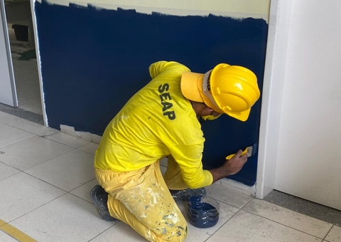 Detentos trabalham na reforma do Centro de Operações e Controle em Manaus