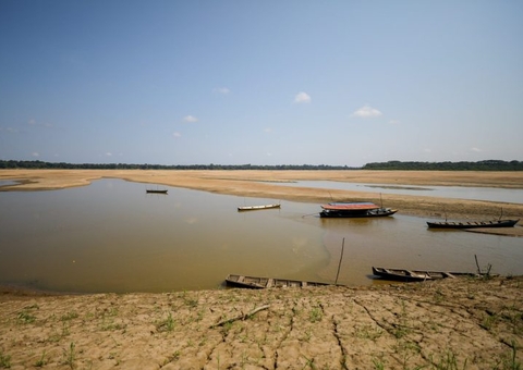 Seca severa na Amazônia complica transporte de mercadorias