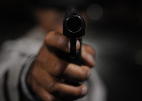 Foragidos são presos suspeitos de atirar nas mãos de homem no Novo Israel