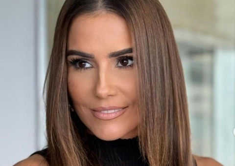  Deborah Secco remove micropigmentação para iniciar transplante de sobrancelhas