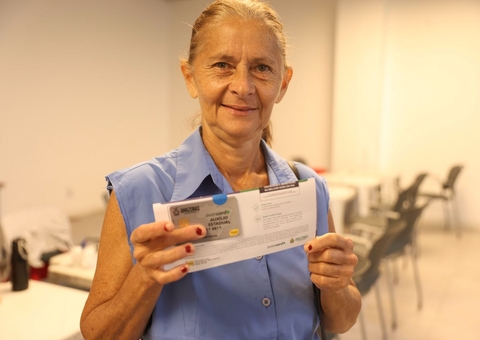 Mais de 2 mil novos cartões do Auxílio Estadual Permanente são entregues em Manaus