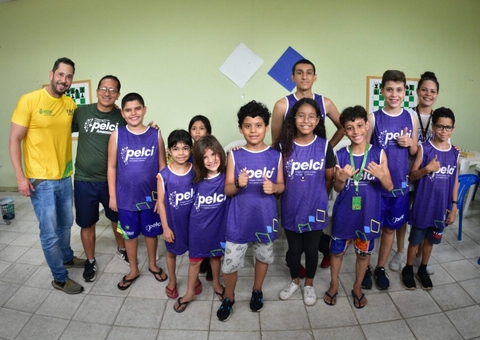 Aulas de xadrez contribuem para raciocínio lógico de alunos em Manaus