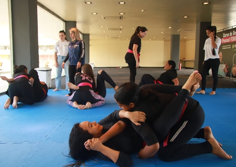 Curso gratuito de defesa pessoal para mulheres abre 150 vagas em Manaus