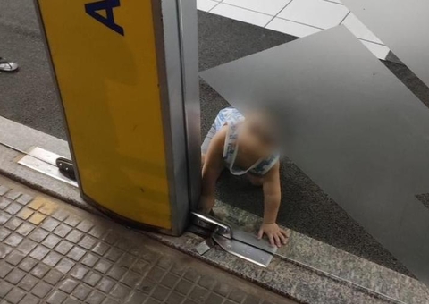Pai esquece bebê em agência bancária e chama polícia para retirar a criança