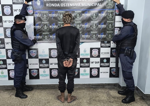 Suspeito de assalto é preso com armas dentro de ônibus no Coroado