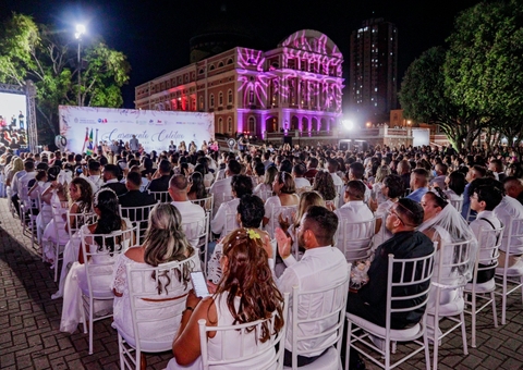 Mais de 160 casais dizem ‘sim’ em cerimônia de casamento no Largo de São Sebastião