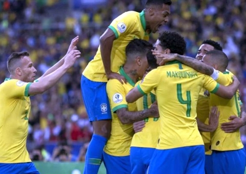 Seleção brasileira tem mais apoiadores entre quem se considera de esquerda