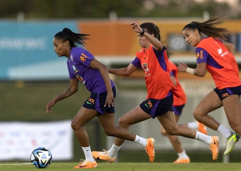 Com apoio da torcida, seleção feminina faz primeiro treino em Brisbane