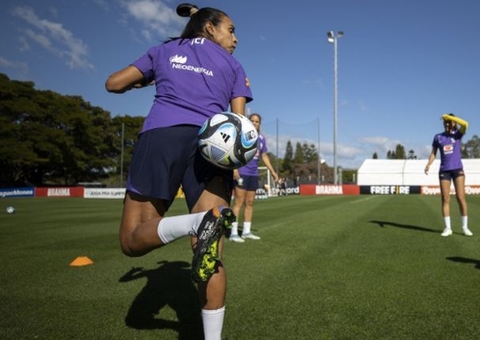 Seleção feminina faz primeiro treino com bola na Gold Coast