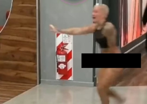 Participante do Big Brother sai correndo sem calcinha para atender Big Fone