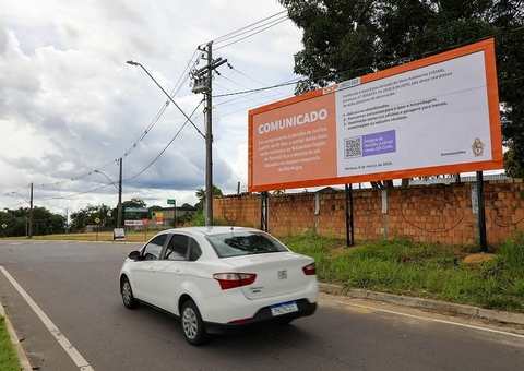 Outdoors são instalados para alertar sobre retirada de flutuantes do Tarumã