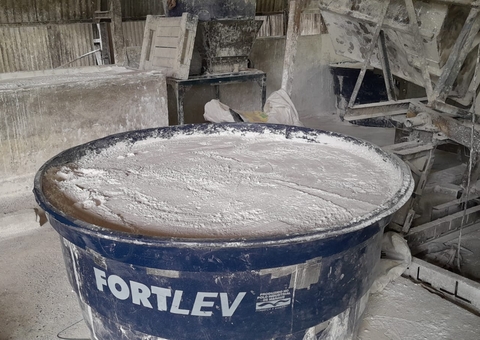 Indústria clandestina de goma de tapioca é interditada em Manaus