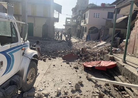 Número de mortos por terremoto no Haiti sobe para 724; equipes buscam sobreviventes