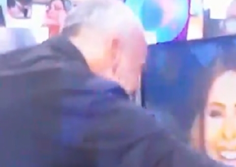 Joelma surge irreconhecível e Alexandre Borges dispara: 'está solteira?'